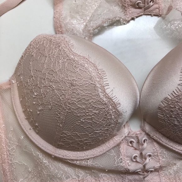 Victoria’s Secret High Neck Lace Chantilly Bra - Picture 3 of 4